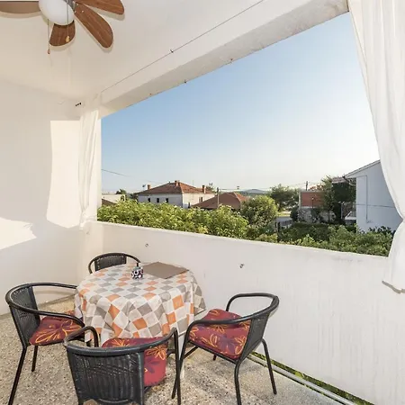 Josip Apartment *