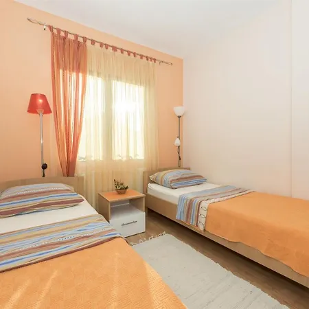 Josip Apartment Turanj