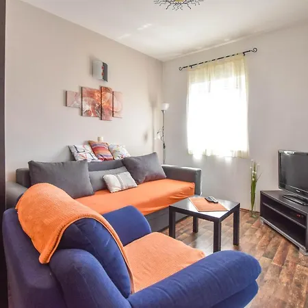 Josip Apartment *
